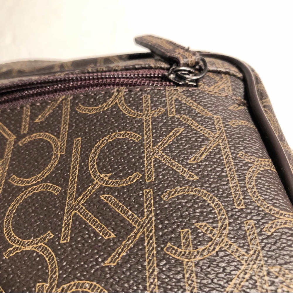 Calvin Klein Toiletry Bag - Picture 6 of 7